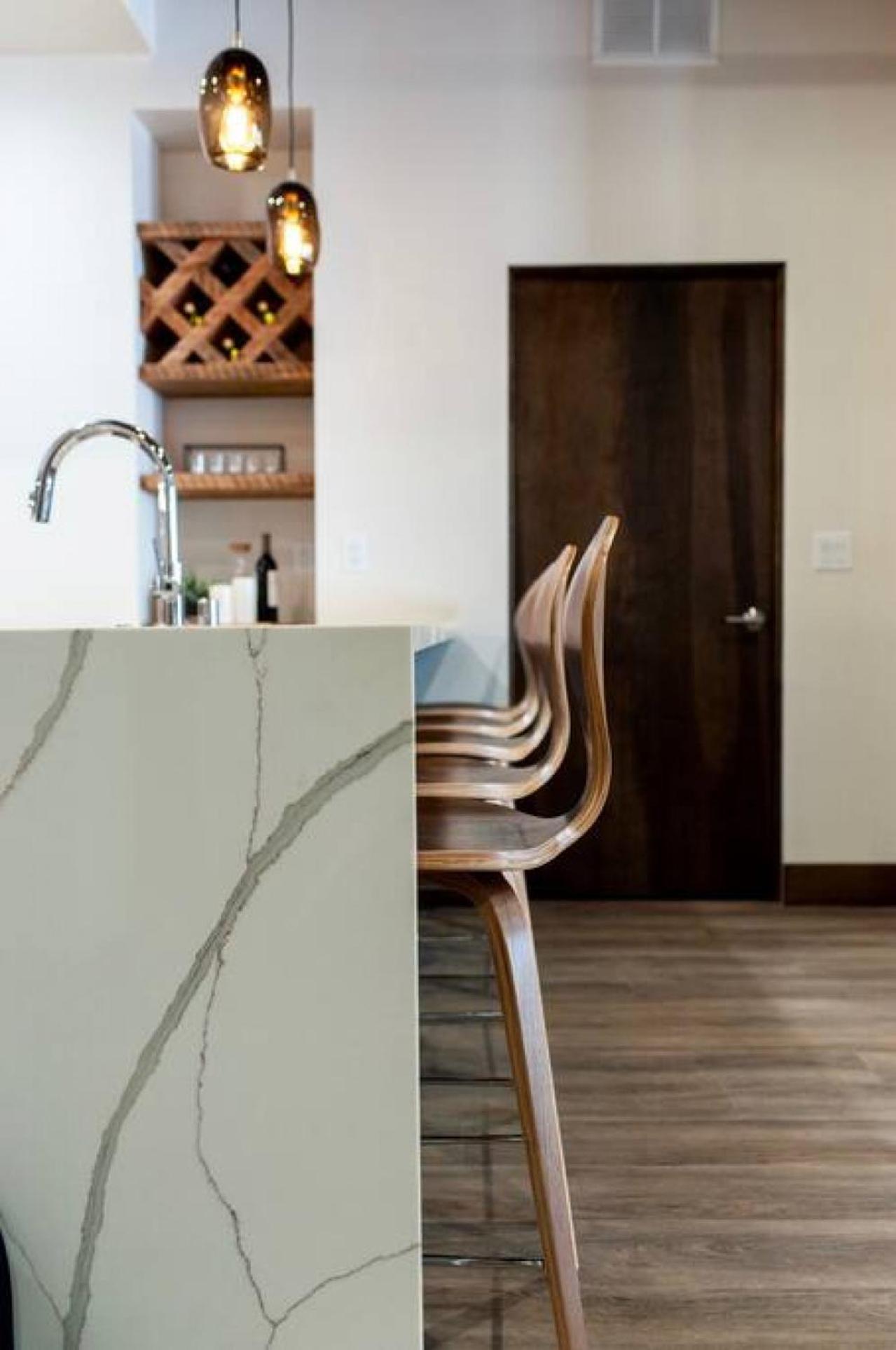 Apartment Executive With King Bed And Fast Wi-fi Spokane